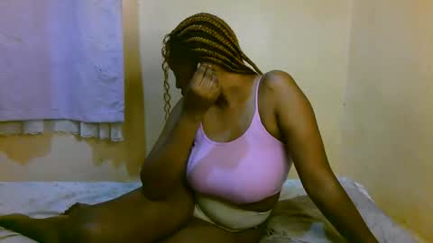 Snapshot of sexy_latasha chatting on May 24, 8:52 am sexy_latasha online show from May 24, 8:52 am