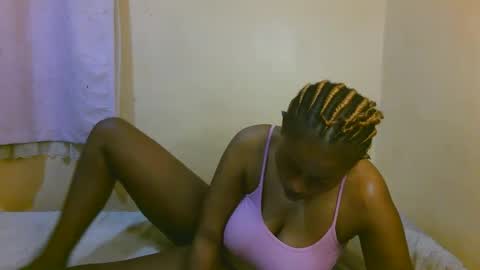Snapshot of sexy_latasha chatting on May 24, 8:58 pm sexy_latasha online show from May 24, 8:58 pm
