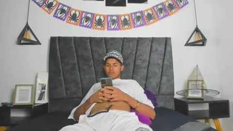 Snapshot of sexy_latin_cum chatting on October 24, 1:03 am sexy_latin_cum online show from October 24, 1:03 am