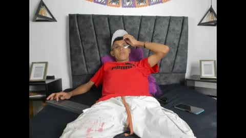 Snapshot of sexy_latin_cum chatting on November 1, 4:25 am sexy_latin_cum online show from November 1, 4:25 am