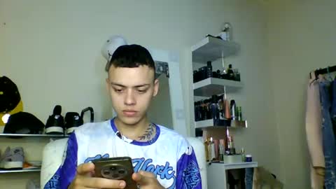 Snapshot of sexy_liam0 chatting on June 20, 2:58 am sexy_liam0 online show from June 20, 2:58 am
