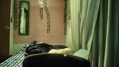 sexy lolas online show from April 25, 1:19 am