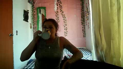 sexy lolas online show from May 10, 10:04 pm