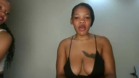sexy_lyna online show from June 19, 3:11 am