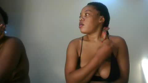 sexy_lyna online show from July 12, 4:36 am