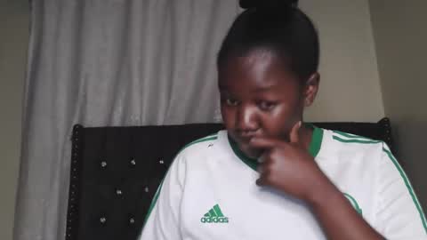 Snapshot of sexy_melanin11 chatting on September 8, 5:01 pm sexy_melanin11 online show from September 8, 5:01 pm