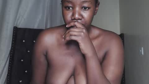 Snapshot of sexy_melanin11 chatting on September 18, 4:42 pm sexy_melanin11 online show from September 18, 4:42 pm