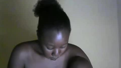 Snapshot of sexy_melanin11 chatting on October 13, 7:36 pm sexy_melanin11 online show from October 13, 7:36 pm