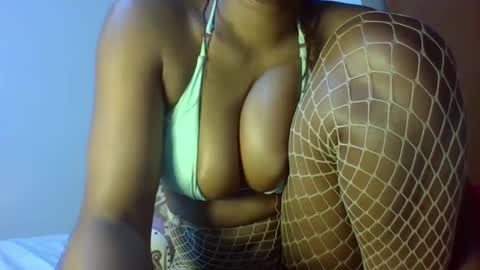Snapshot of sexy_natallie chatting on December 22, 12:27 pm natallie online show from December 22, 12:27 pm