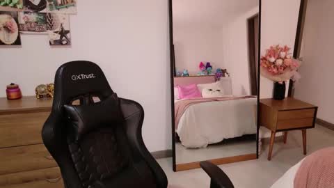 Snapshot of sexy_natty chatting on September 23, 12:57 am sexy nattaly online show from September 23, 12:57 am