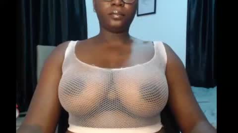 Snapshot of sexy_pearl12 chatting on May 8, 7:25 am zoe online show from May 8, 7:25 am