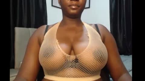 Snapshot of sexy_pearl12 chatting on May 10, 6:51 am zoe online show from May 10, 6:51 am