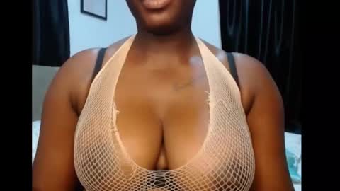 Snapshot of sexy_pearl12 chatting on May 22, 7:41 pm zoe online show from May 22, 7:41 pm