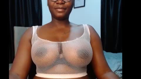 Snapshot of sexy_pearl12 chatting on June 14, 7:21 am zoe online show from June 14, 7:21 am