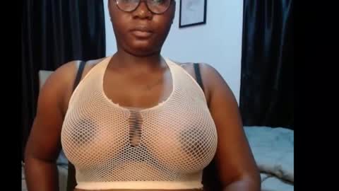 Snapshot of sexy_pearl12 chatting on June 15, 2:14 am zoe online show from June 15, 2:14 am