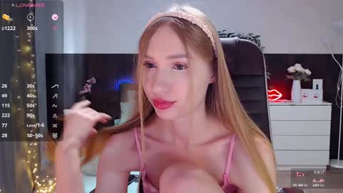 Annie - Your Dream Girl online show from March 6, 7:47 am