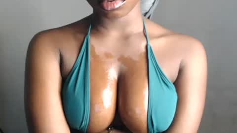 Snapshot of sexy_sinaha chatting on October 26, 2:06 am naomi online show from October 26, 2:06 am