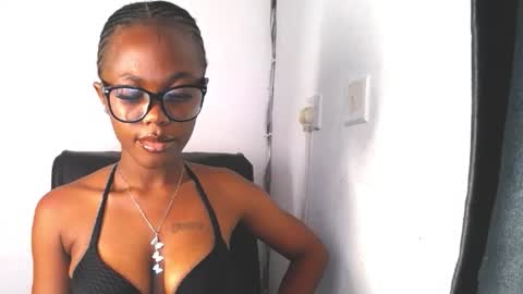 Snapshot of sexy_slimebony chatting on October 25, 1:24 am Rae online show from October 25, 1:24 am