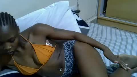Snapshot of sexy_vennice chatting on June 20, 1:25 pm sexy_vennice online show from June 20, 1:25 pm
