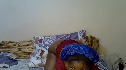 Snapshot of sexy_yello chatting on October 27, 12:53 pm Bantu girl online show from October 27, 12:53 pm