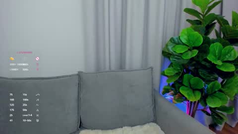 Snapshot of sexyangeloux chatting on October 28, 10:34 pm Lou online show from October 28, 10:34 pm