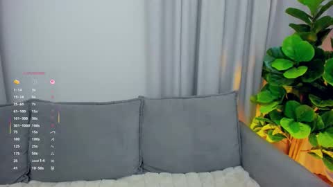 Snapshot of sexyangeloux chatting on November 1, 9:06 pm Lou online show from November 1, 9:06 pm