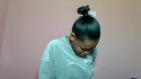 Snapshot of sexyapple2002 chatting on September 12, 8:03 am sexyapple2002 online show from September 12, 8:03 am