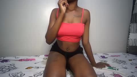 sexyasspetitte_ online show from February 5, 9:18 pm