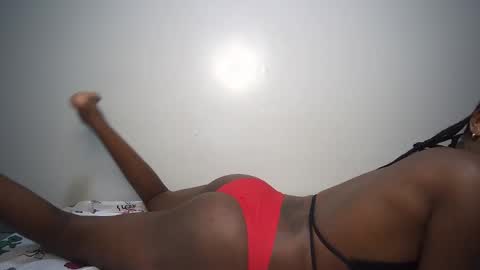sexyasspetitte_ online show from February 7, 10:52 pm