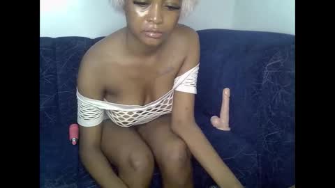 sexyasspetitte_ online show from May 23, 12:27 am