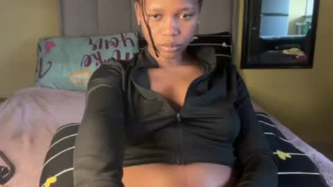 Snapshot of sexyasszeeee chatting on June 18, 10:19 am sexyasszeeee online show from June 18, 10:19 am