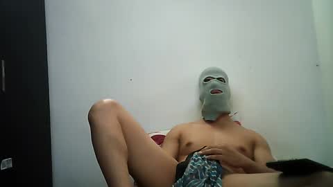 Snapshot of sexyatrevidoo chatting on December 19, 12:34 am SesyMen online show from December 19, 12:34 am