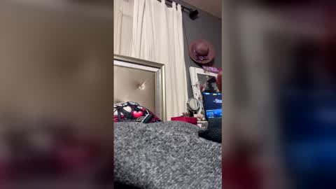 Snapshot of sexybbwqueen83 chatting on December 17, 8:31 am sexybbwqueen83 online show from December 17, 8:31 am