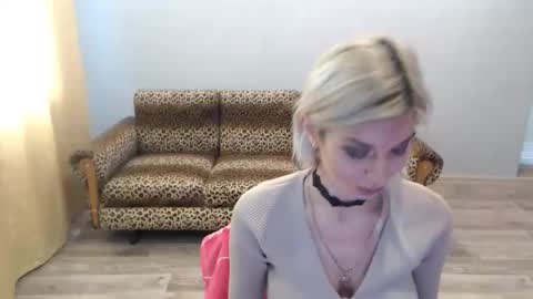 Snapshot of sexybeatriice chatting on November 27, 7:54 am sexybeatriice online show from November 27, 7:54 am