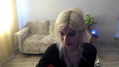 Snapshot of sexybeatriice chatting on May 12, 6:21 am sexybeatriice online show from May 12, 6:21 am