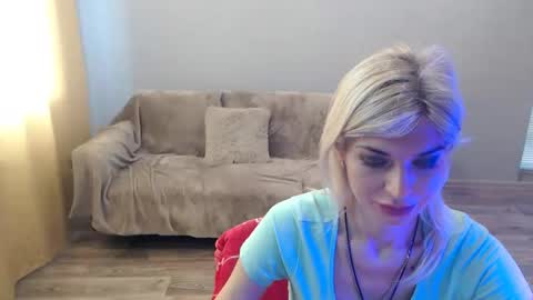 Snapshot of sexybeatriice chatting on June 4, 7:14 am sexybeatriice online show from June 4, 7:14 am