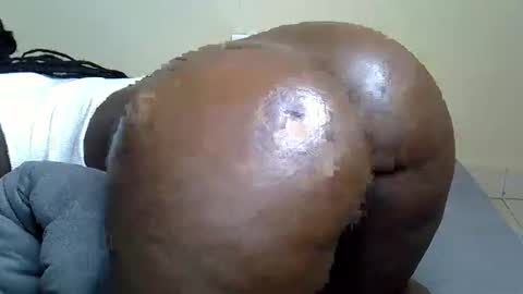 Snapshot of sexybooty_4545 chatting on October 13, 1:16 am sexybooty_4545 online show from October 13, 1:16 am