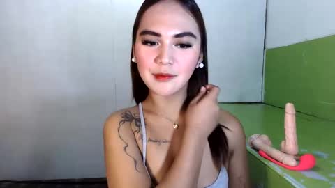 Snapshot of sexycheskax18 chatting on June 6, 9:52 pm pretty Cheska online show from June 6, 9:52 pm