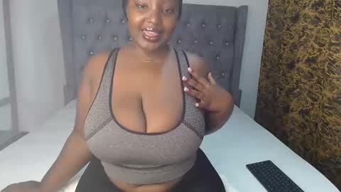 Snapshot of sexychocco_ chatting on January 3, 8:32 am sexychocco online show from January 3, 8:32 am