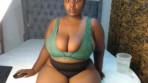 Snapshot of sexychocco_ chatting on January 18, 7:15 pm sexychocco online show from January 18, 7:15 pm