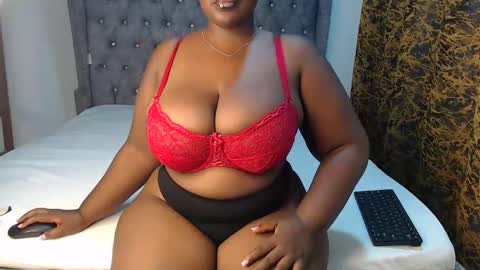 Snapshot of sexychocco_ chatting on January 19, 8:18 am sexychocco online show from January 19, 8:18 am