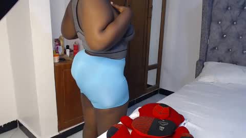 Snapshot of sexychocco_ chatting on January 27, 10:06 pm sexychocco online show from January 27, 10:06 pm