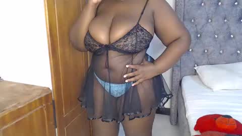 Snapshot of sexychocco_ chatting on February 10, 10:51 pm sexychocco online show from February 10, 10:51 pm