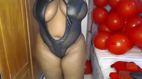 Snapshot of sexychocco_ chatting on February 18, 12:15 am sexychocco online show from February 18, 12:15 am