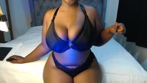 Snapshot of sexychocco_ chatting on October 26, 7:47 am sexychocco online show from October 26, 7:47 am