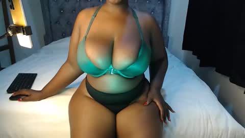 Snapshot of sexychocco_ chatting on October 29, 6:37 am sexychocco online show from October 29, 6:37 am