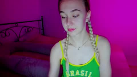 Snapshot of sexycocobutt chatting on December 6, 7:54 am Sophia online show from December 6, 7:54 am