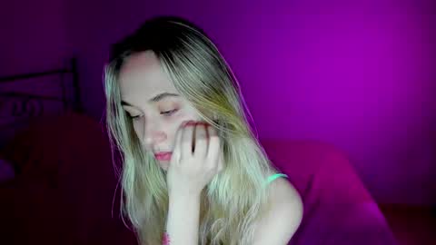 Snapshot of sexycocobutt chatting on February 6, 9:32 am Sophia online show from February 6, 9:32 am