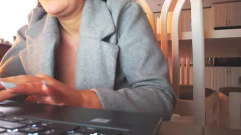 sexylady online show from December 7, 10:45 am