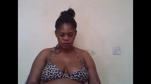 Snapshot of sexydove2 chatting on January 27, 6:52 am EMILY online show from January 27, 6:52 am